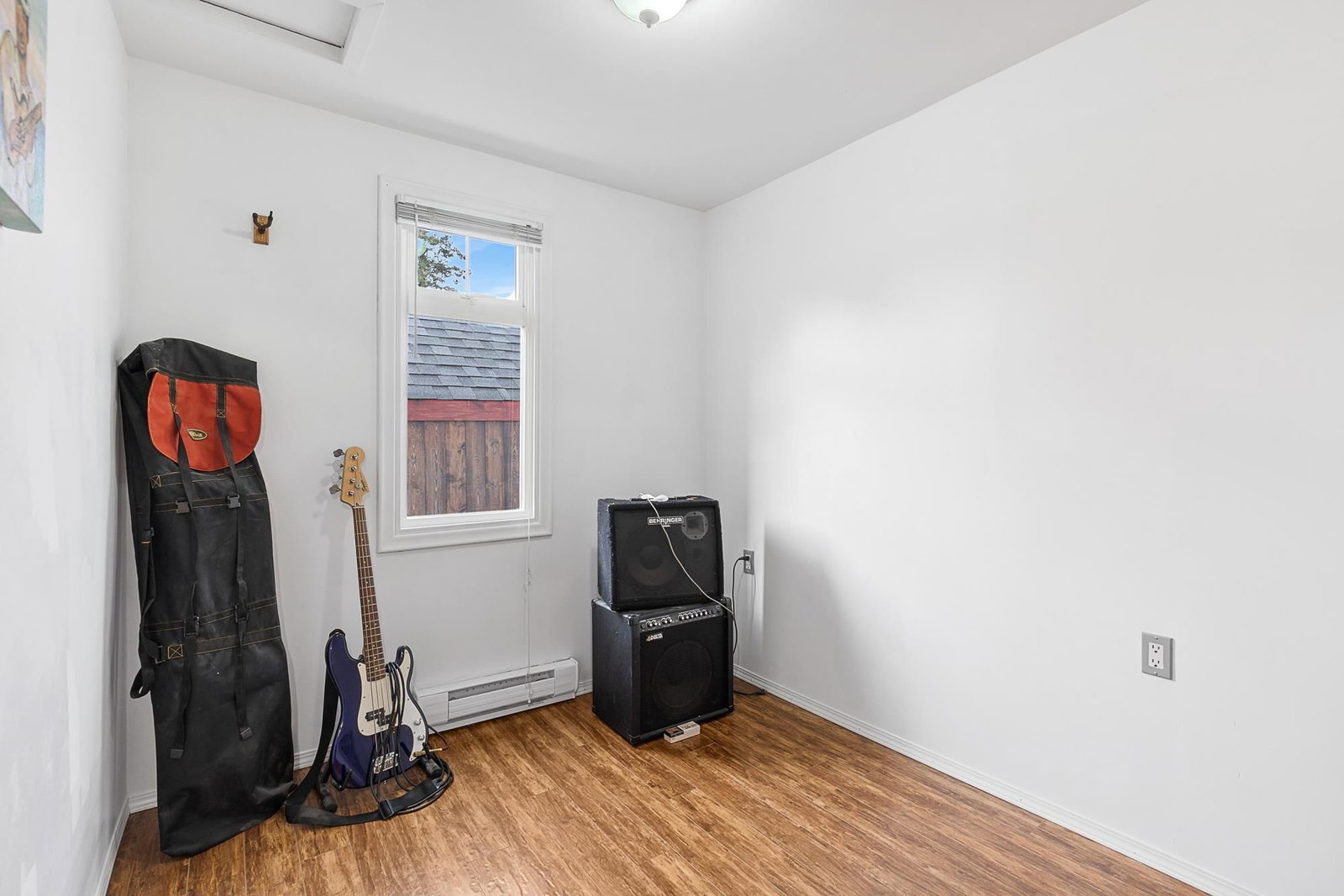 Listing Image 16