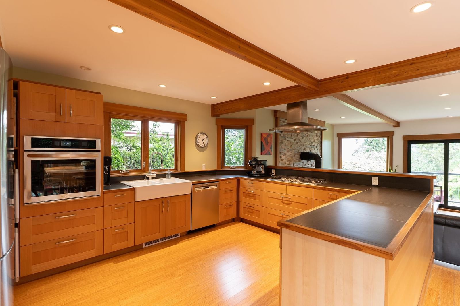 Listing Image 9