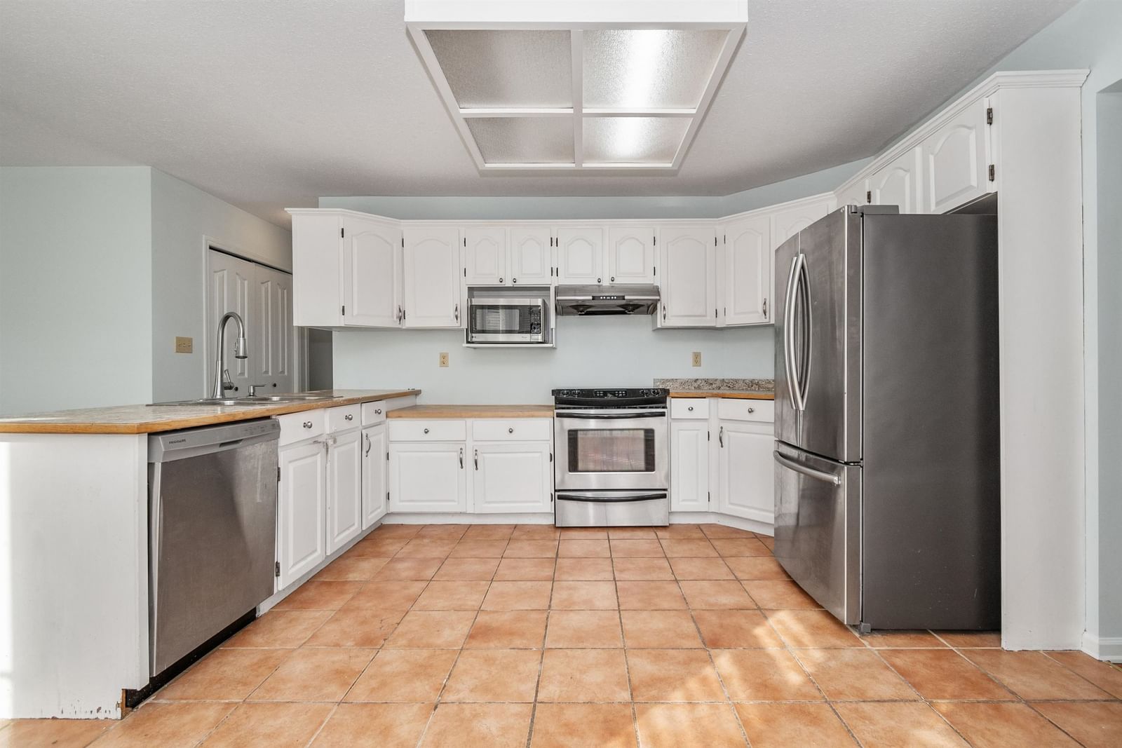 Listing Image 12