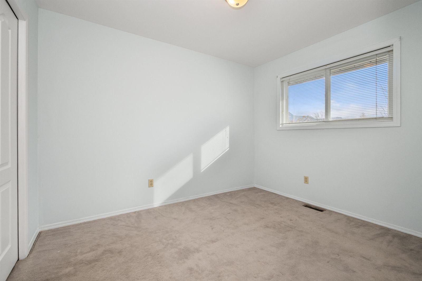 Listing Image 30