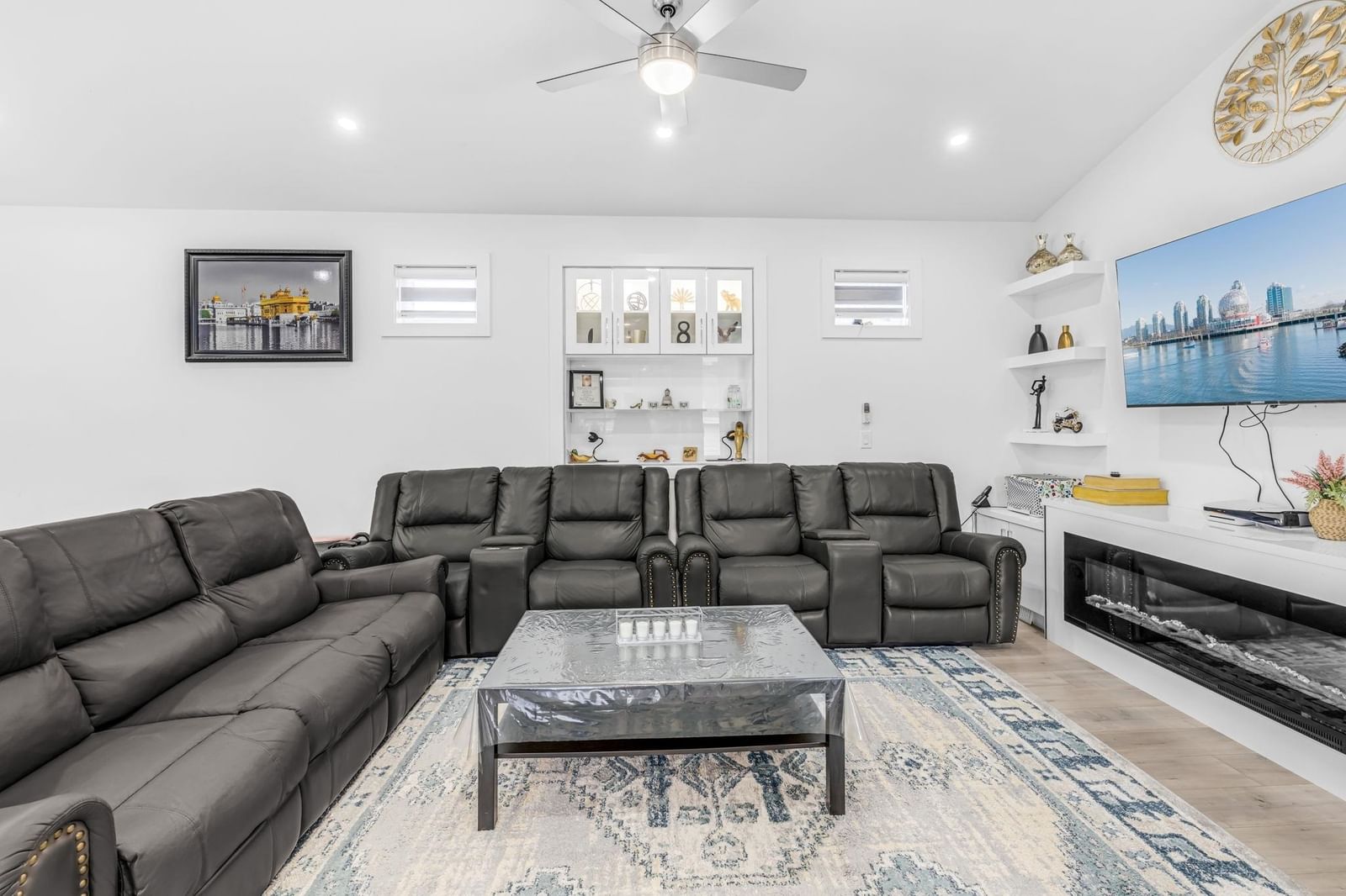 Listing Image 12