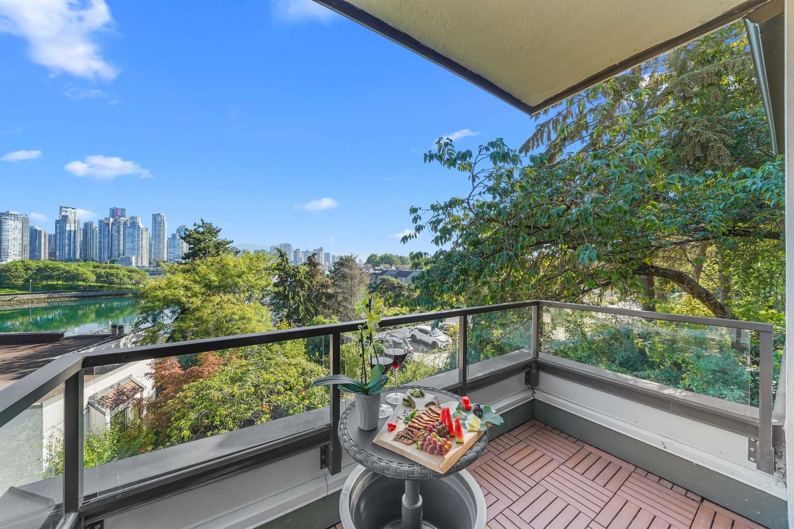 Listing Image 12