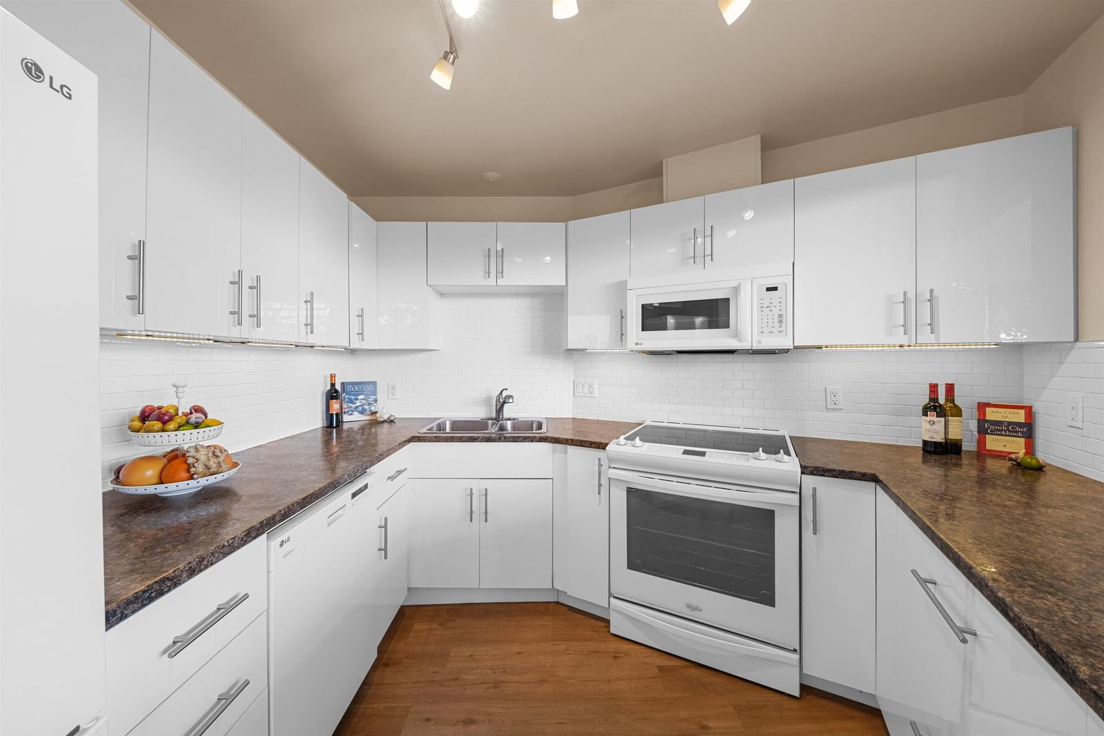 Listing Image 19