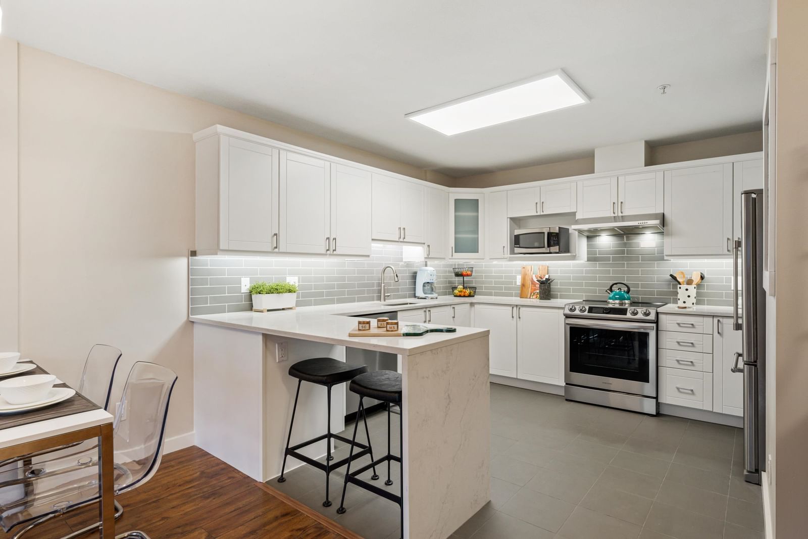Listing Image 11