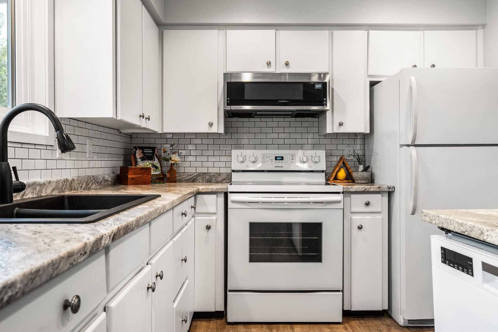 Listing Image 19