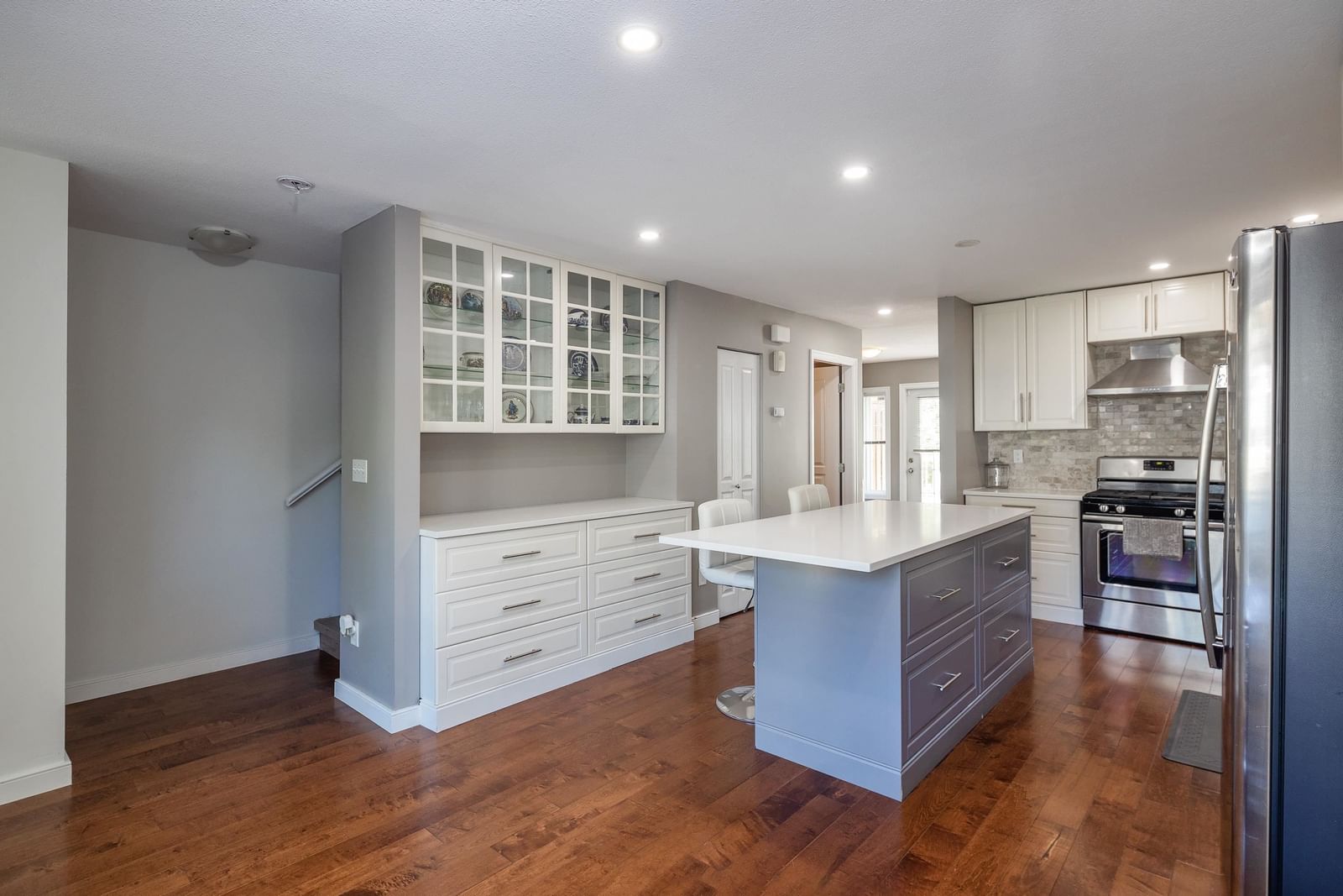Listing Image 9