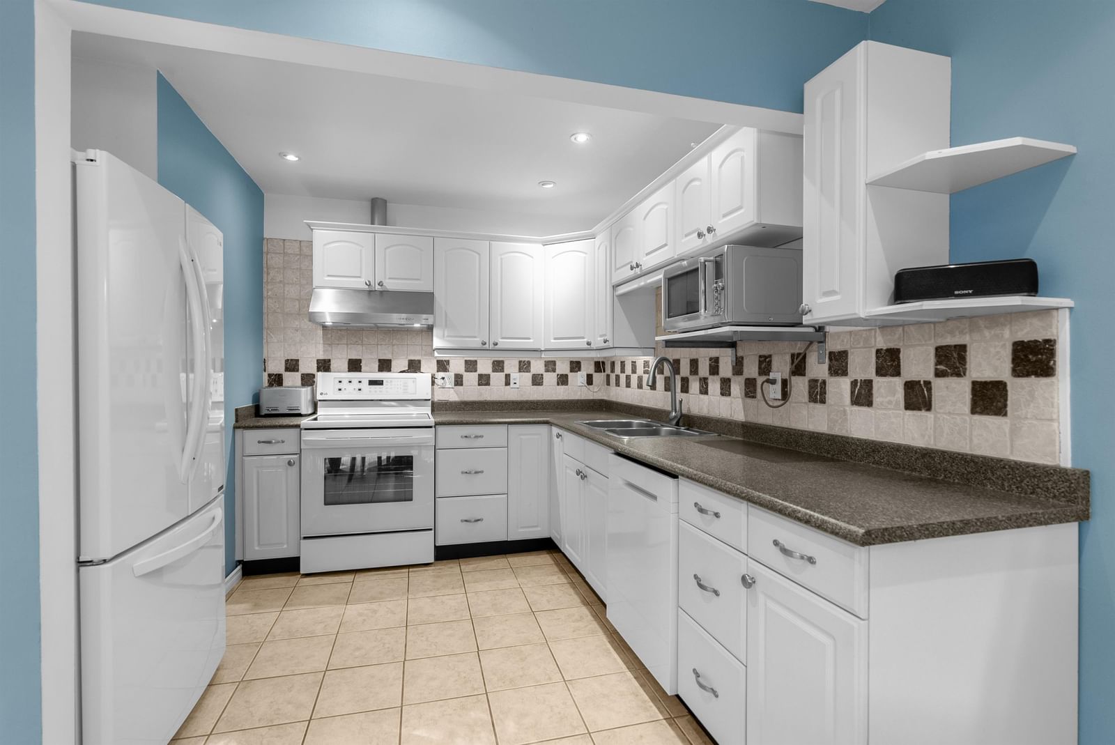 Listing Image 6