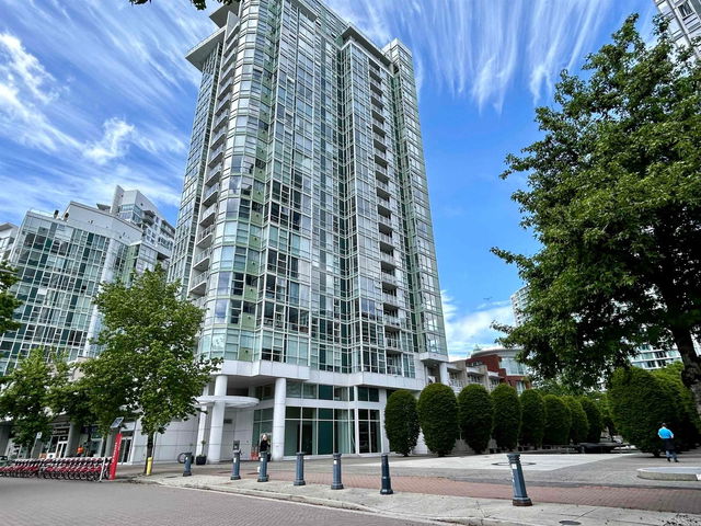 1106 - 1077 Marinaside Crescent