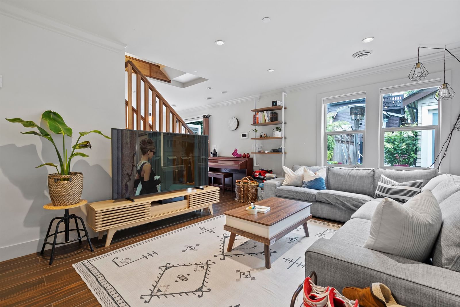 Listing Image 1