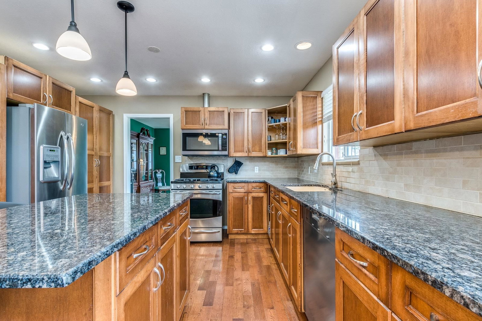 Listing Image 10