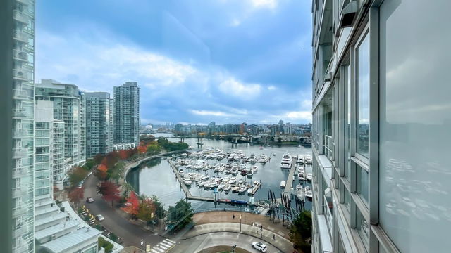 1602 - 1201 Marinaside Crescent