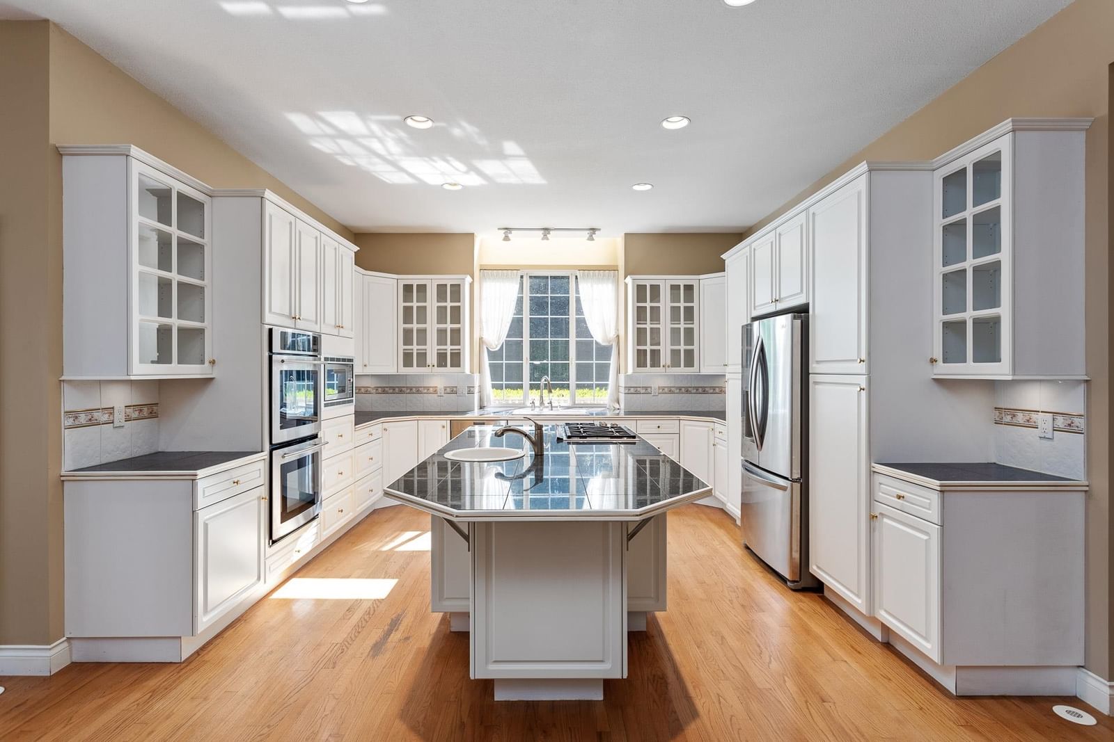 Listing Image 11