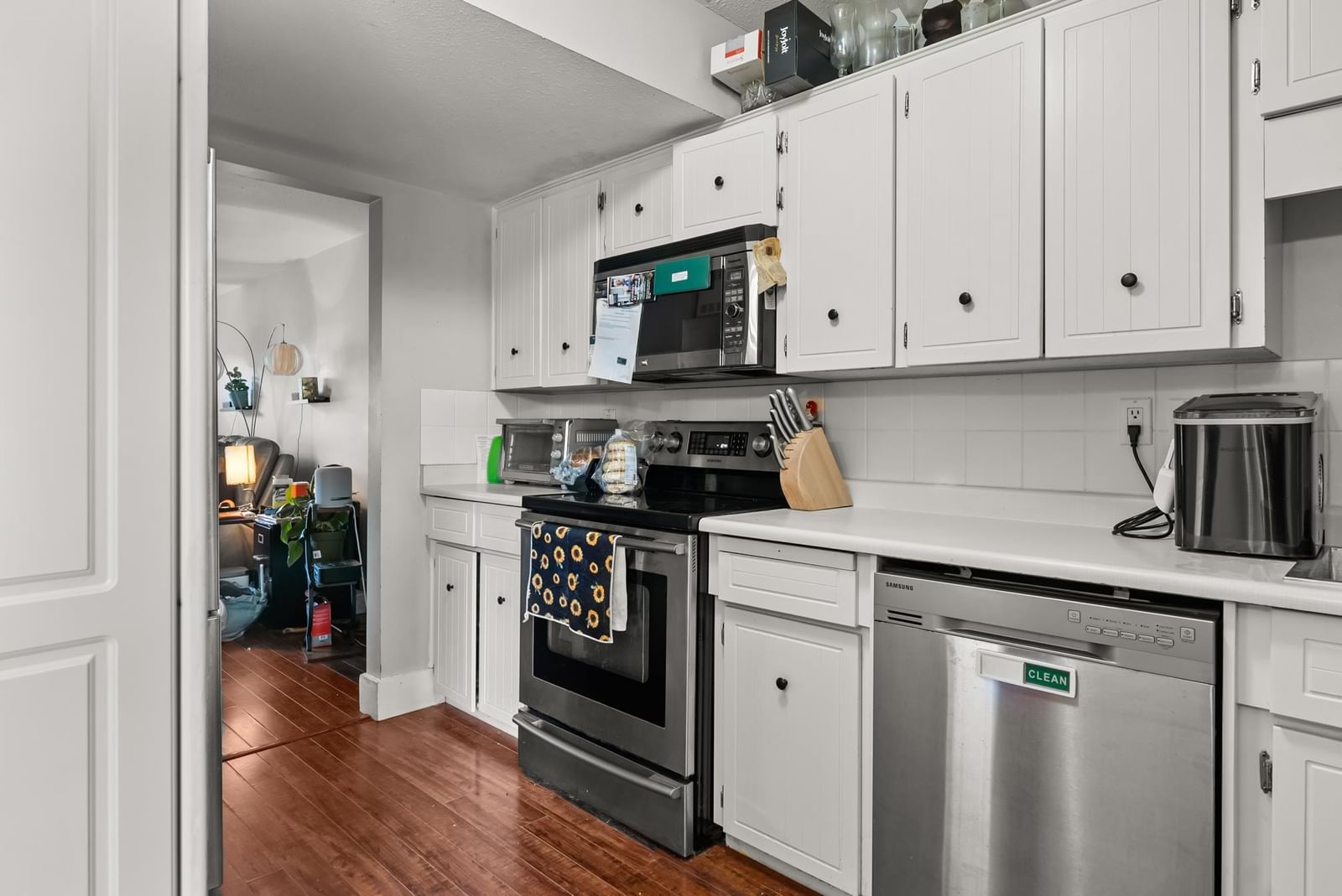 Listing Image 10