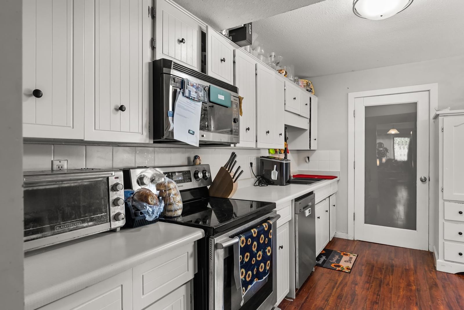 Listing Image 8
