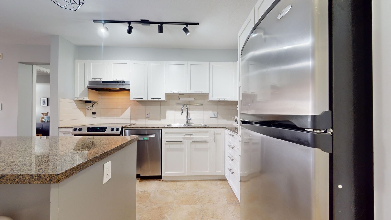 Listing Image 6