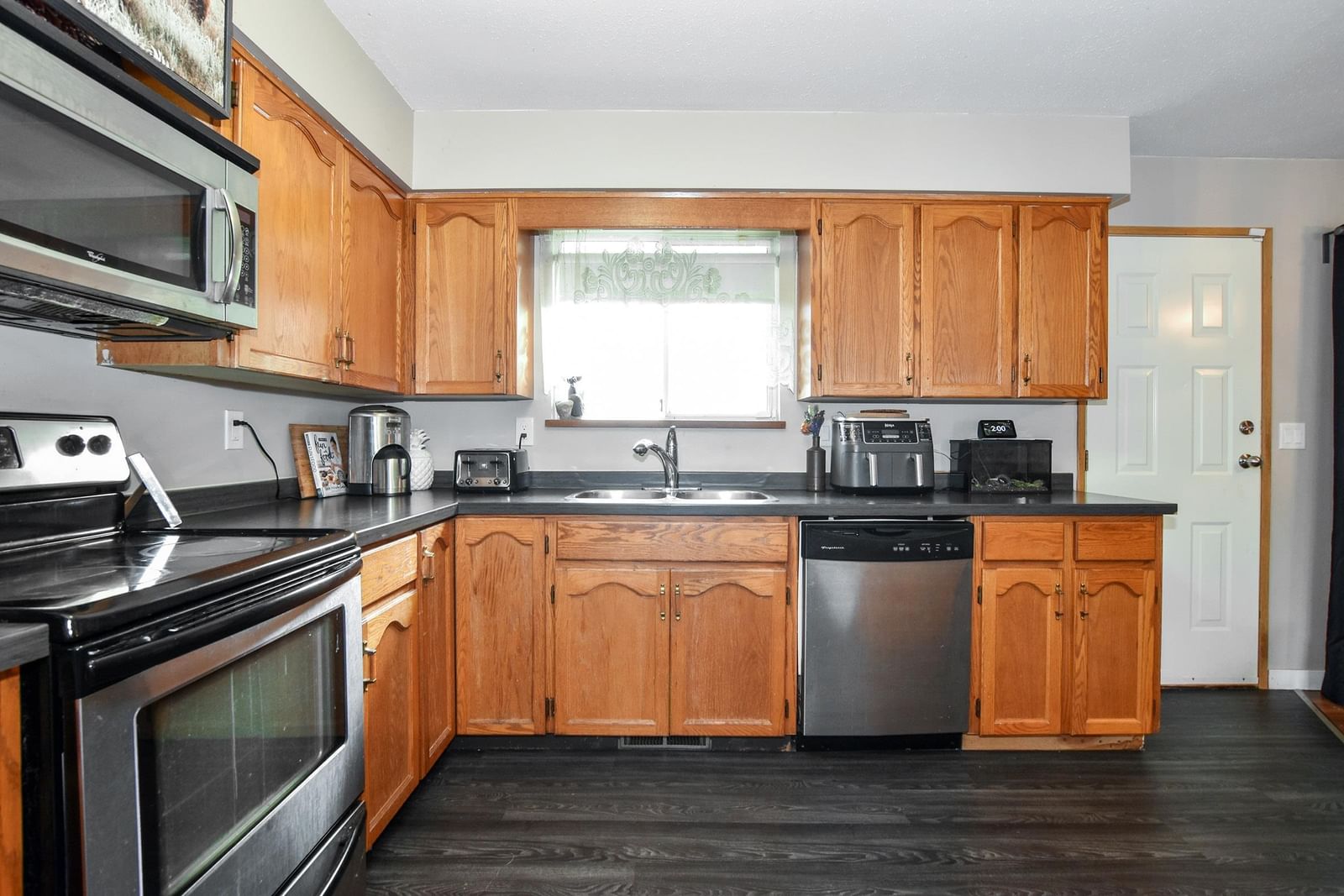 Listing Image 10