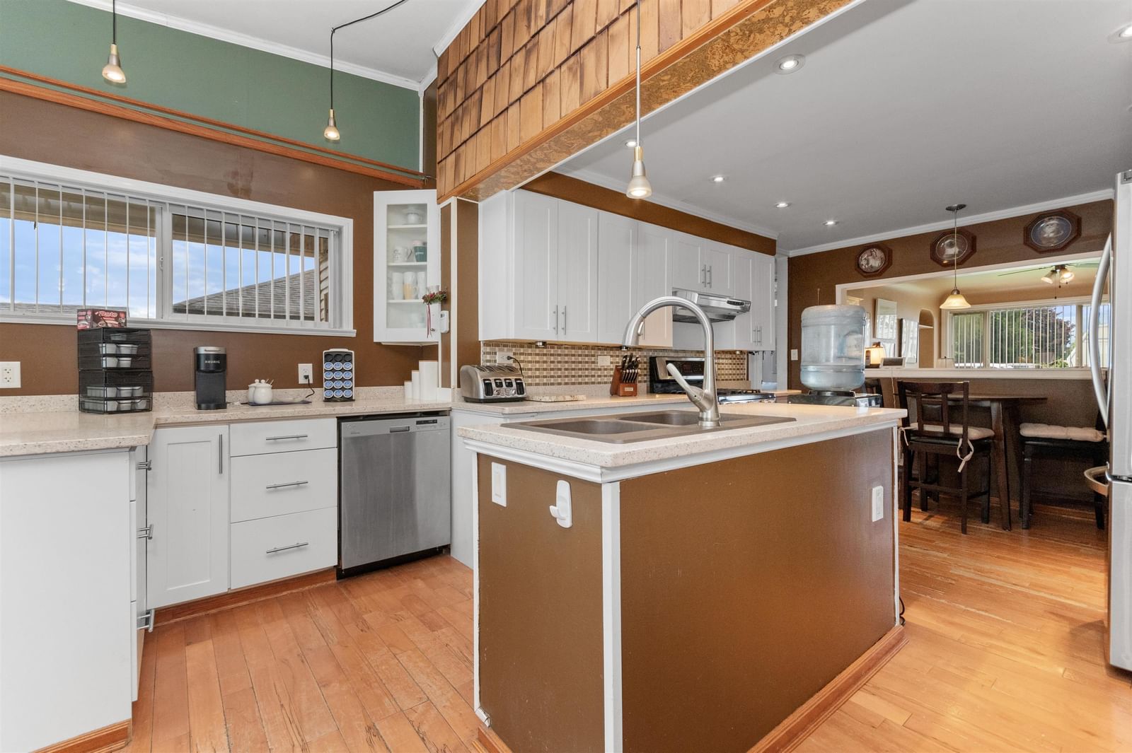 Listing Image 12
