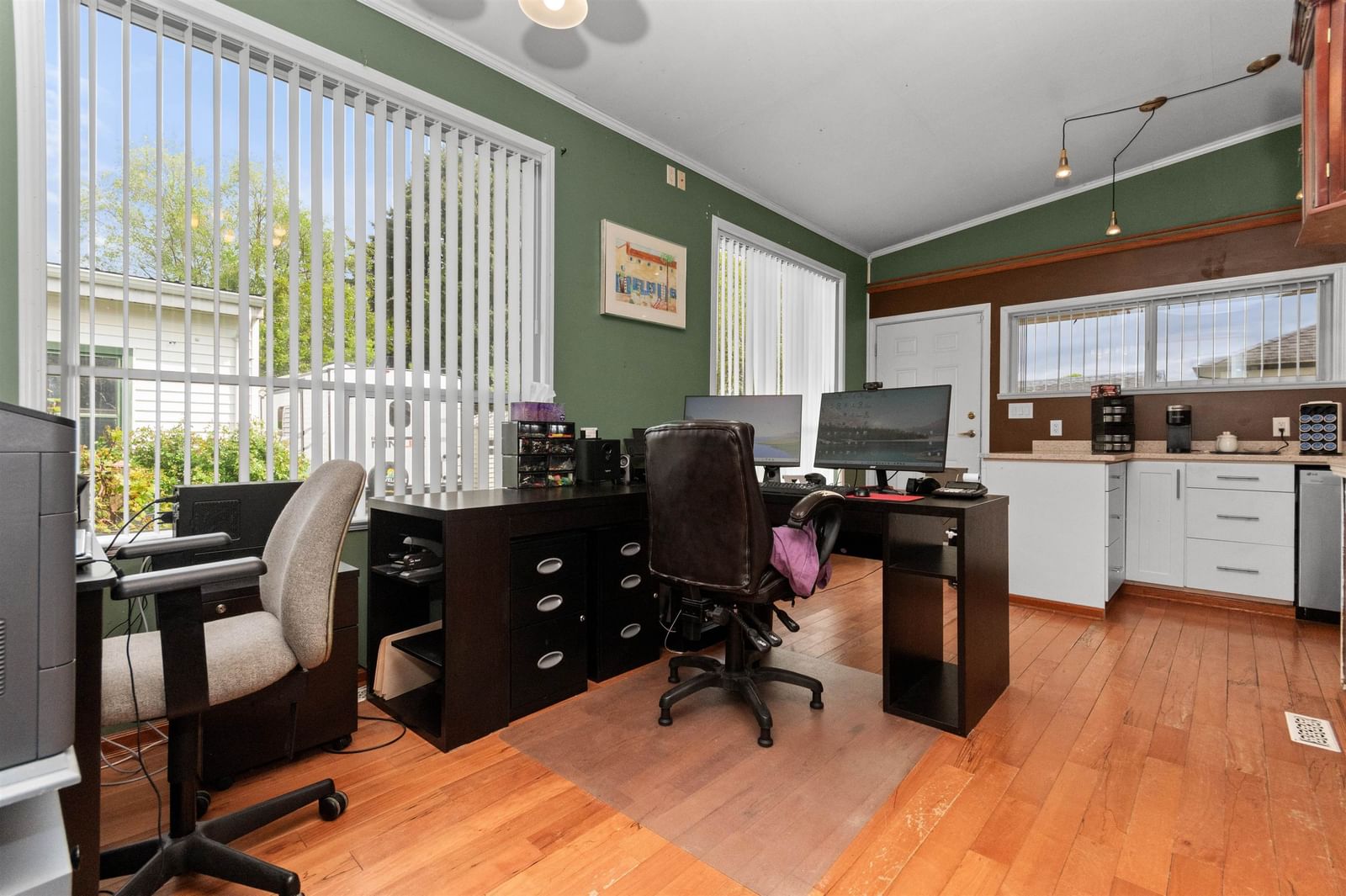 Listing Image 19