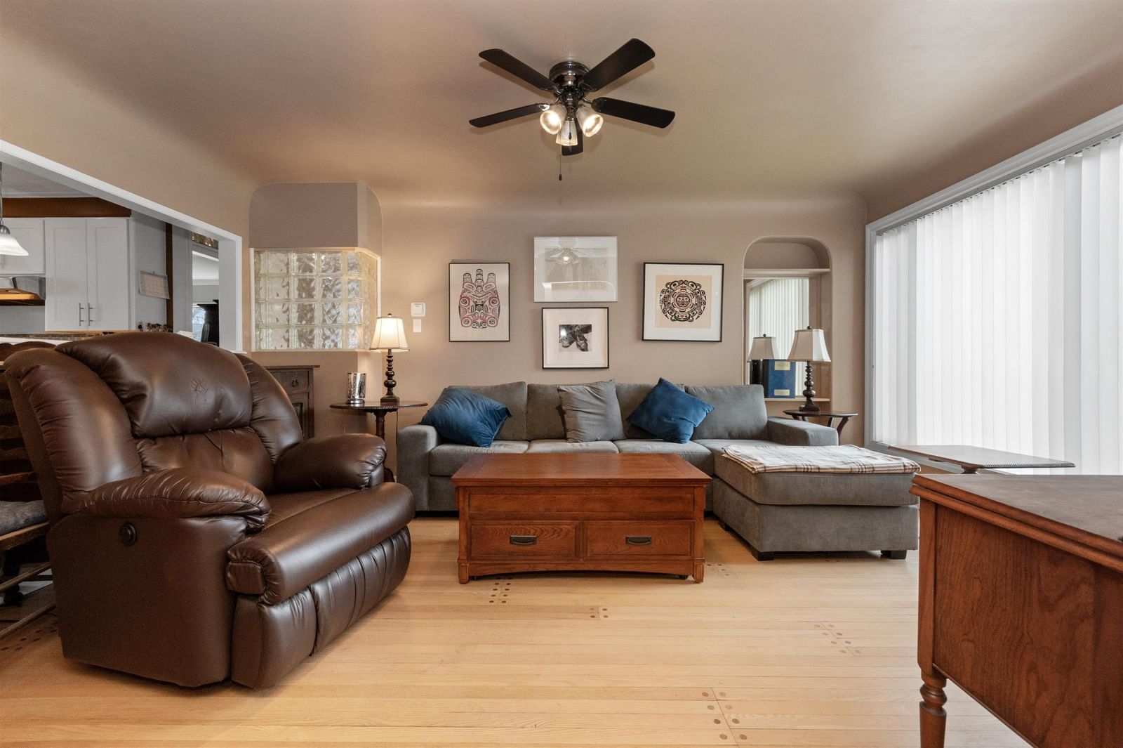 Listing Image 8