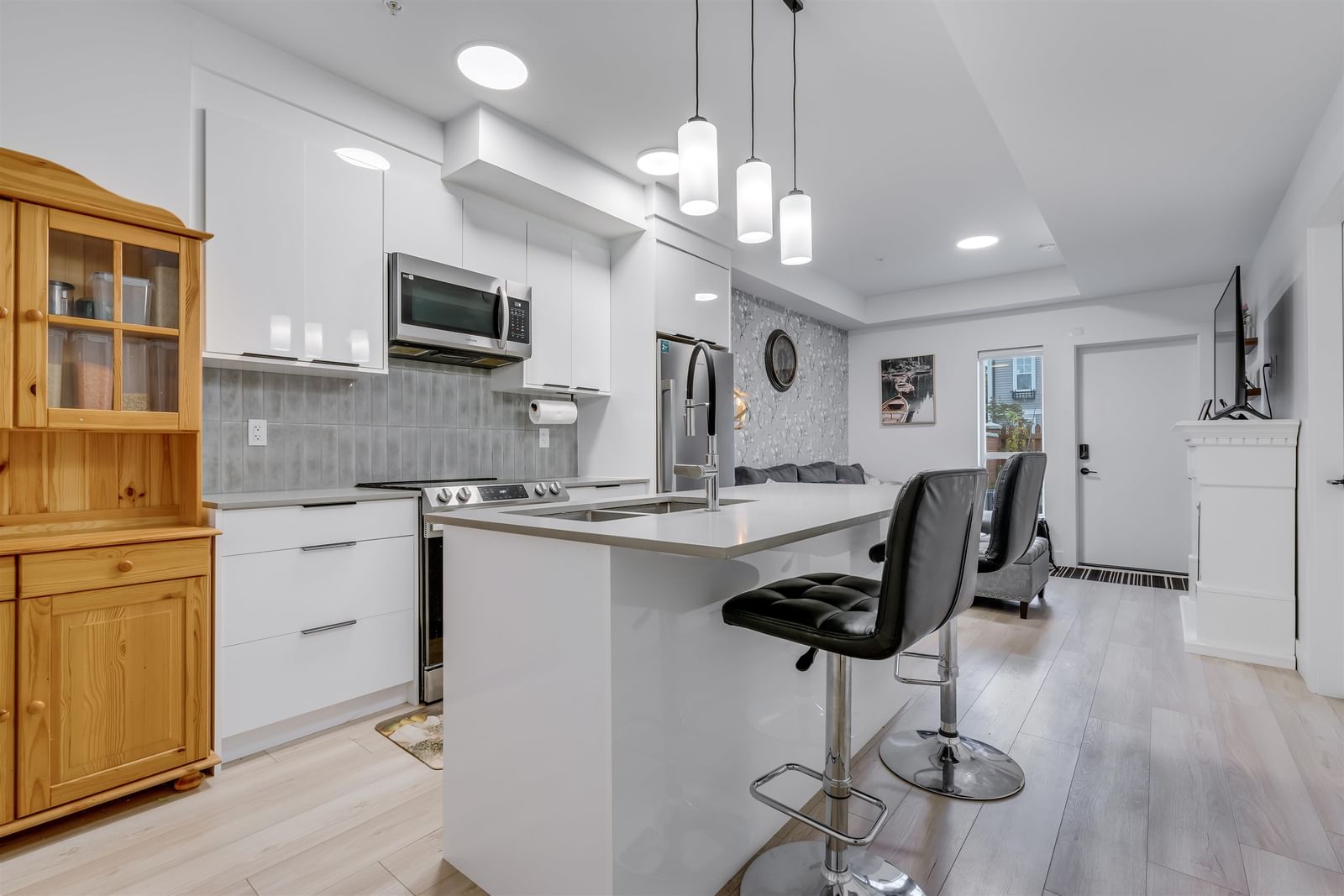 Listing Image 12