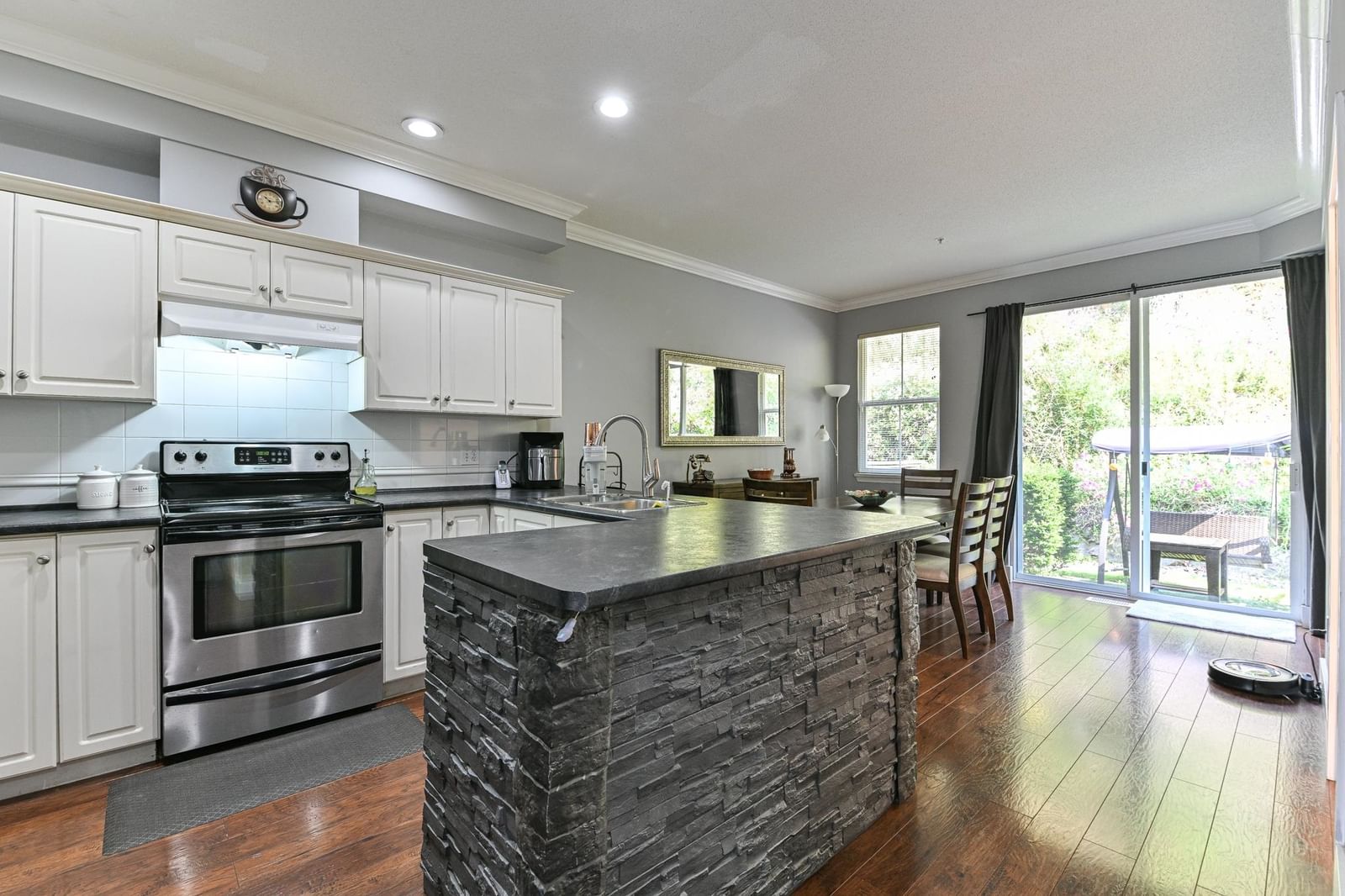 Listing Image 10