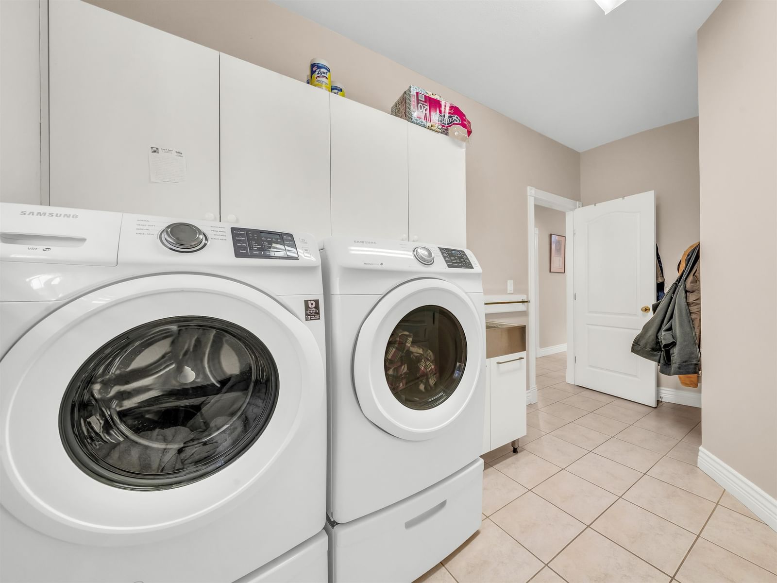 Listing Image 11