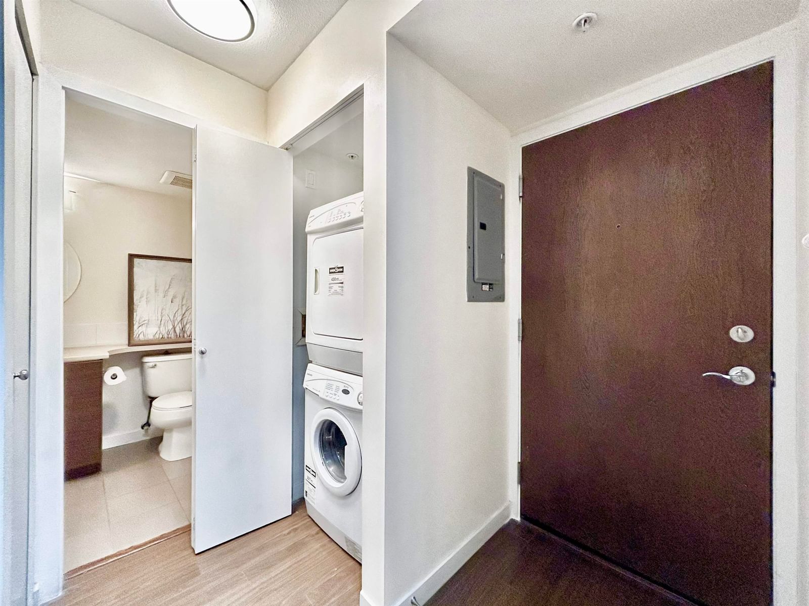 Listing Image 4