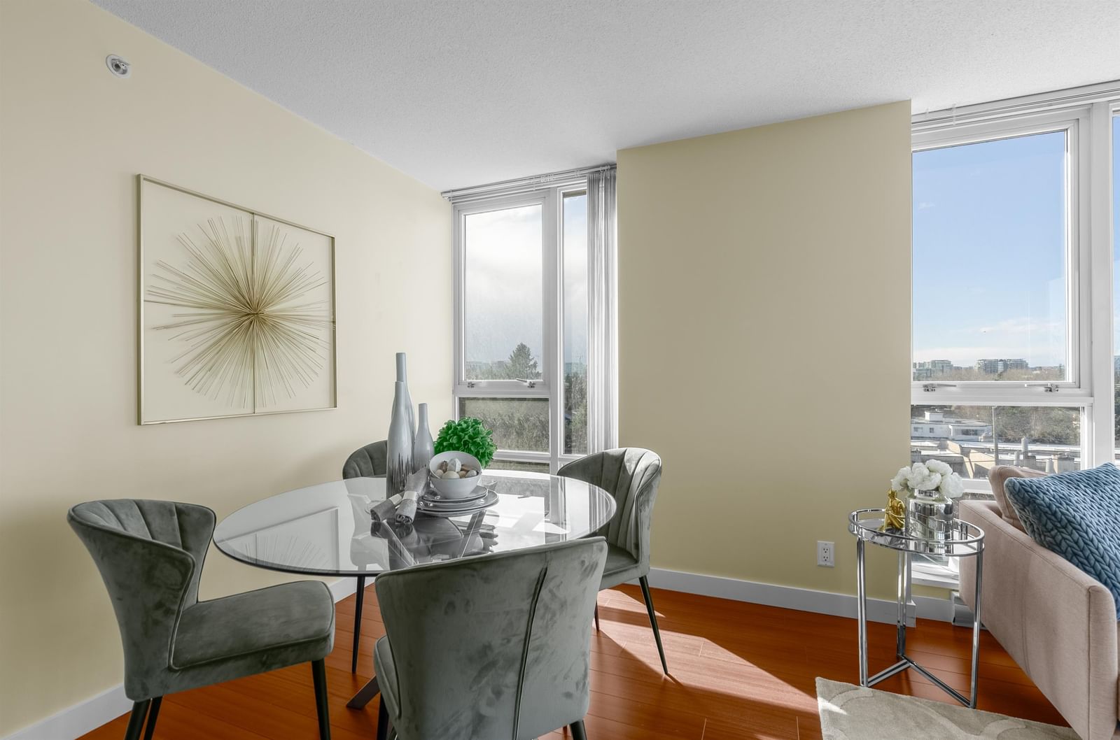 Listing Image 5