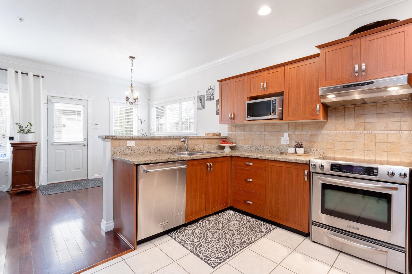 Listing Image 11
