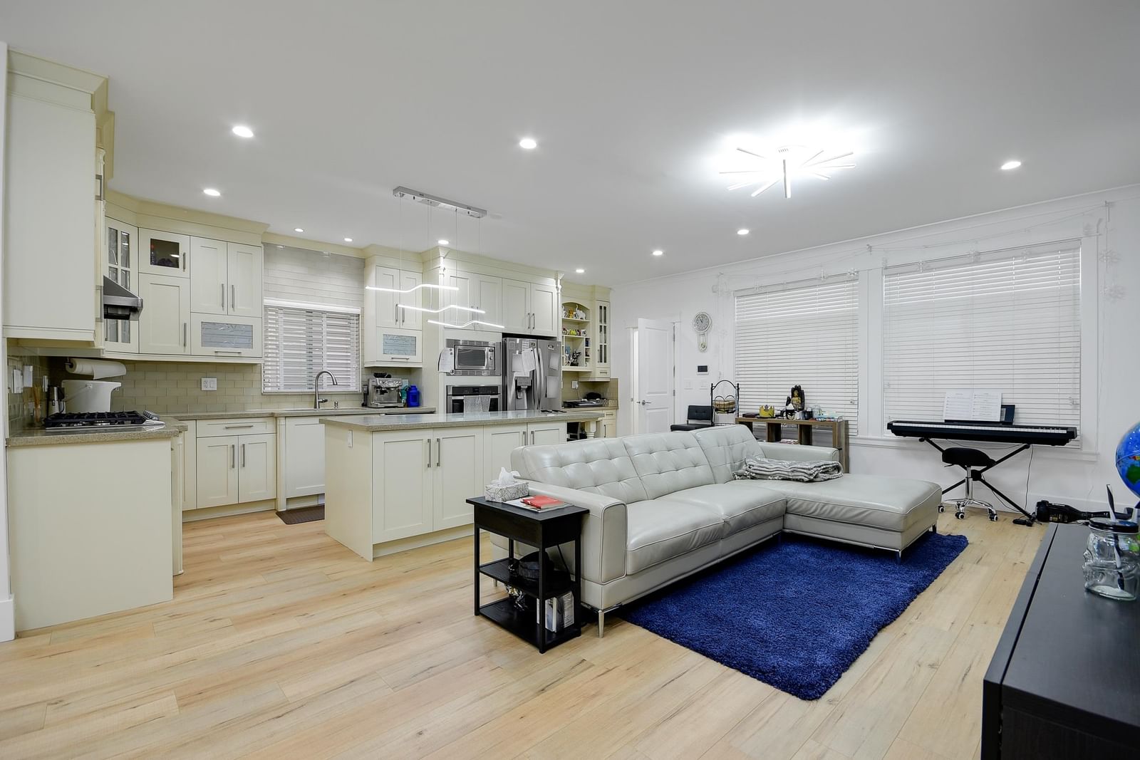 Listing Image 10