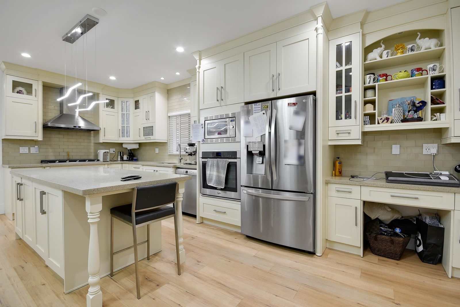 Listing Image 12