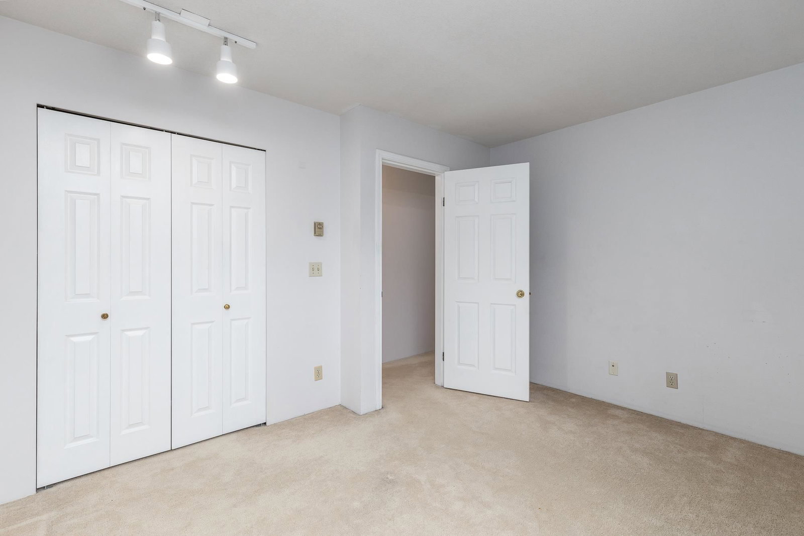 Listing Image 30
