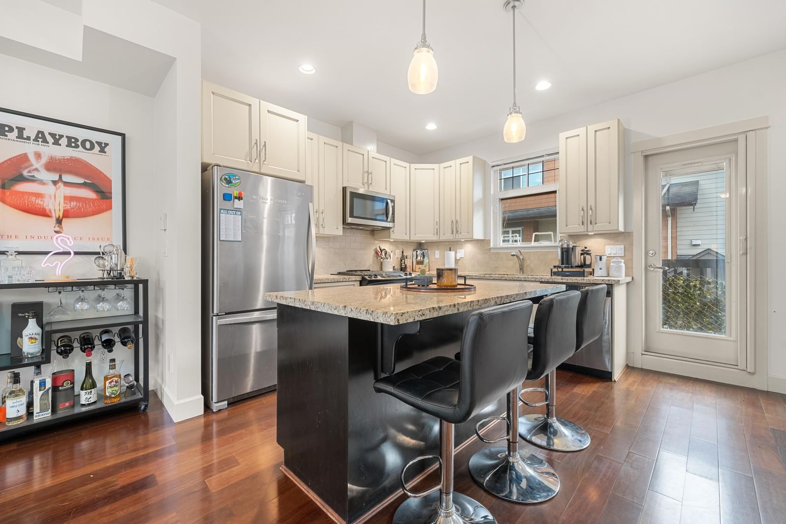 Listing Image 11