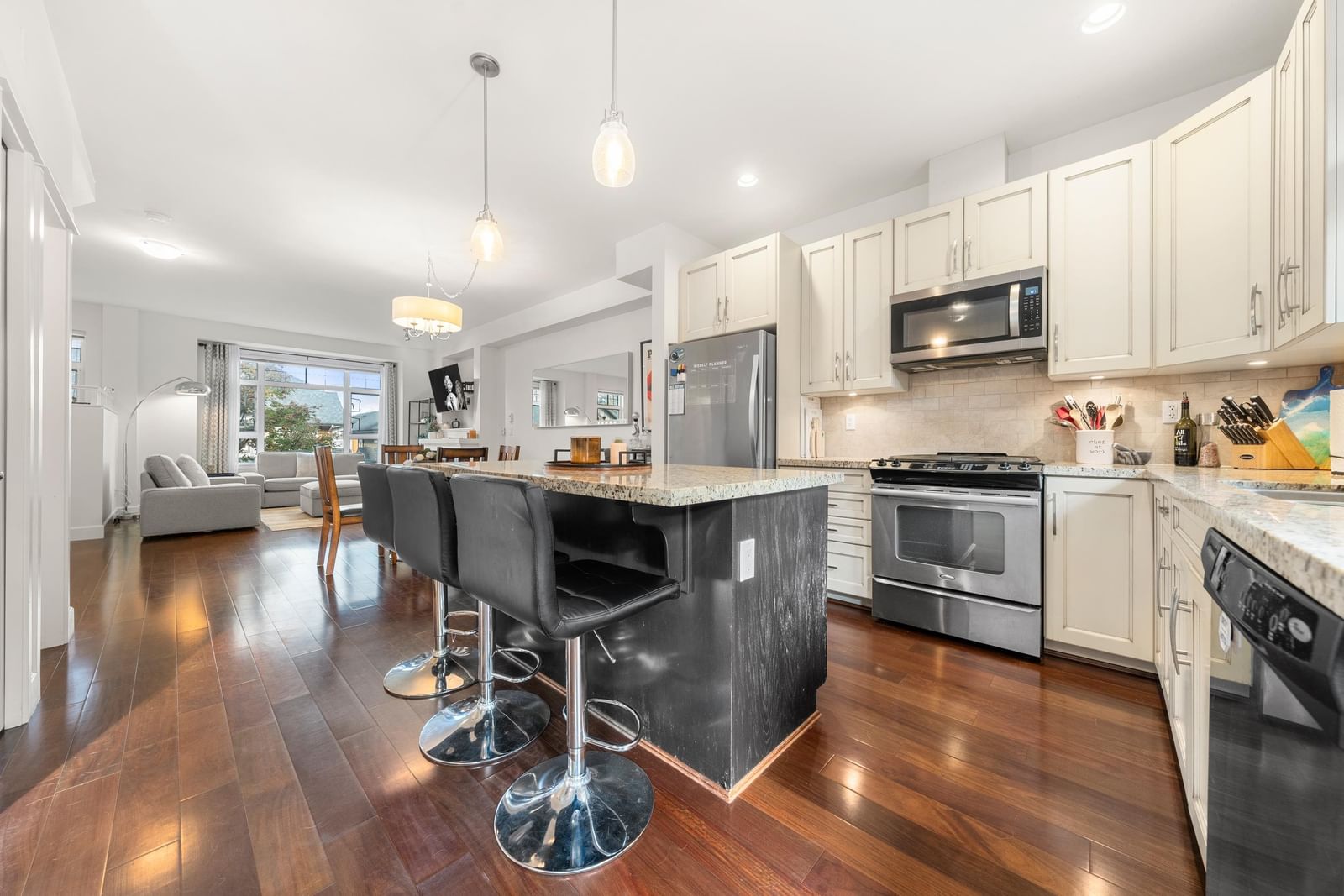 Listing Image 15