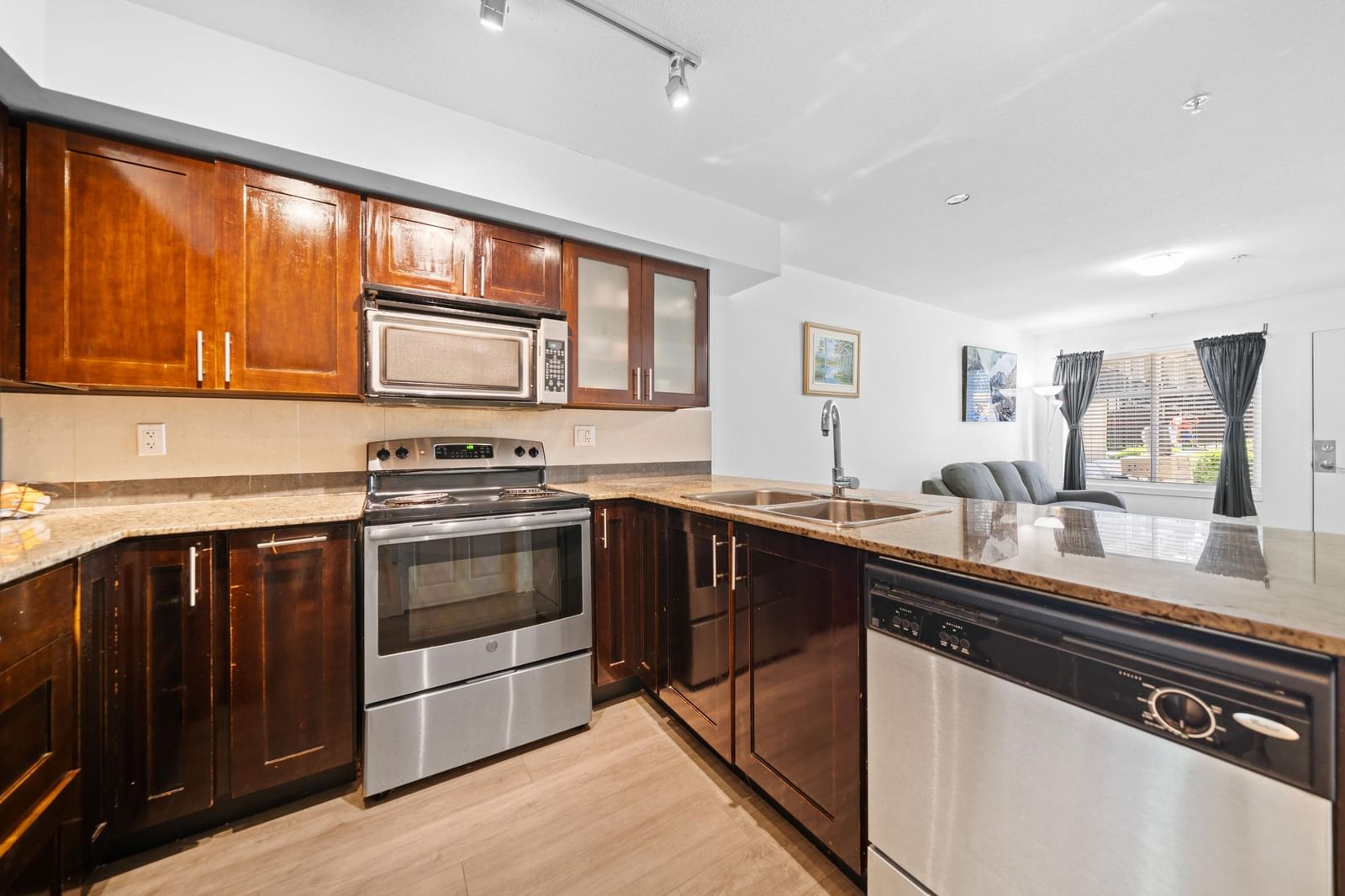 Listing Image 9