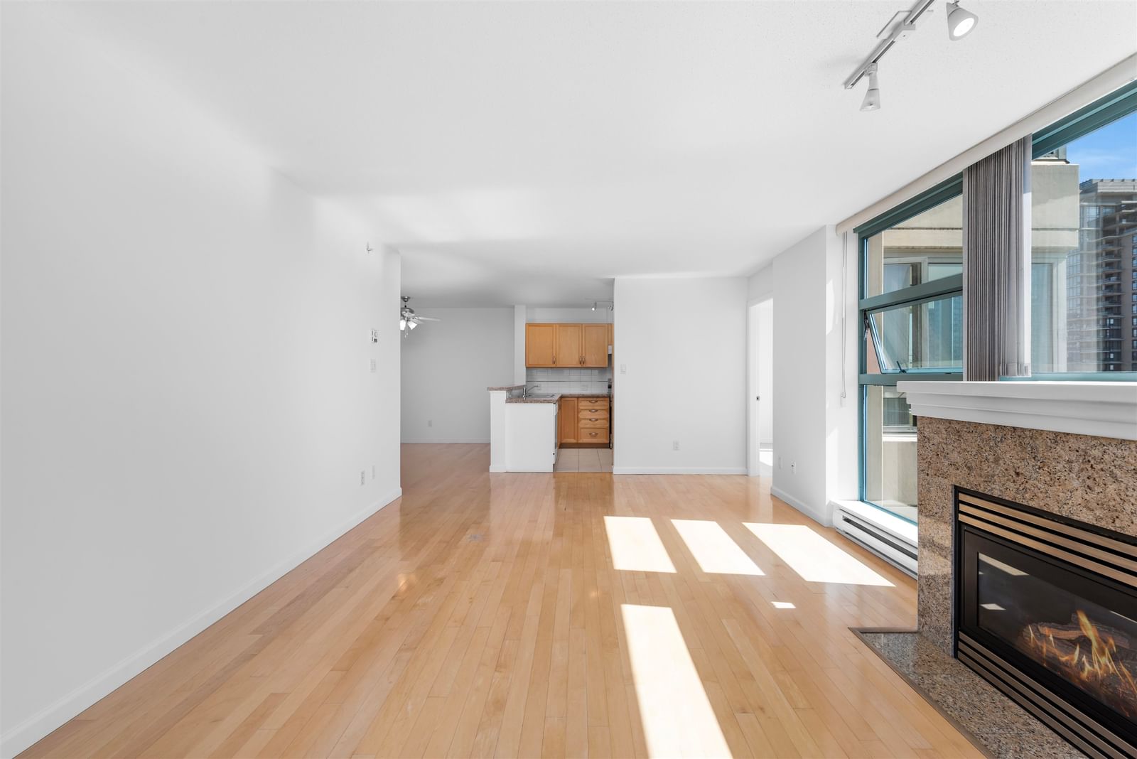 Listing Image 17