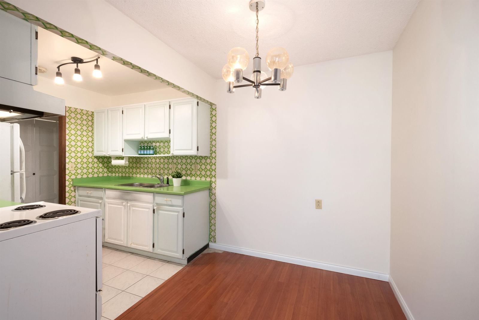 Listing Image 16