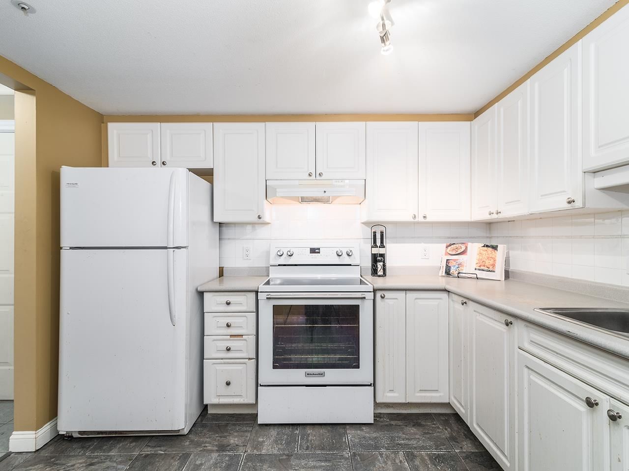 Listing Image 9