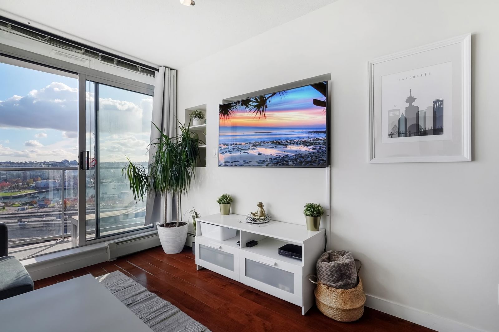 Listing Image 17