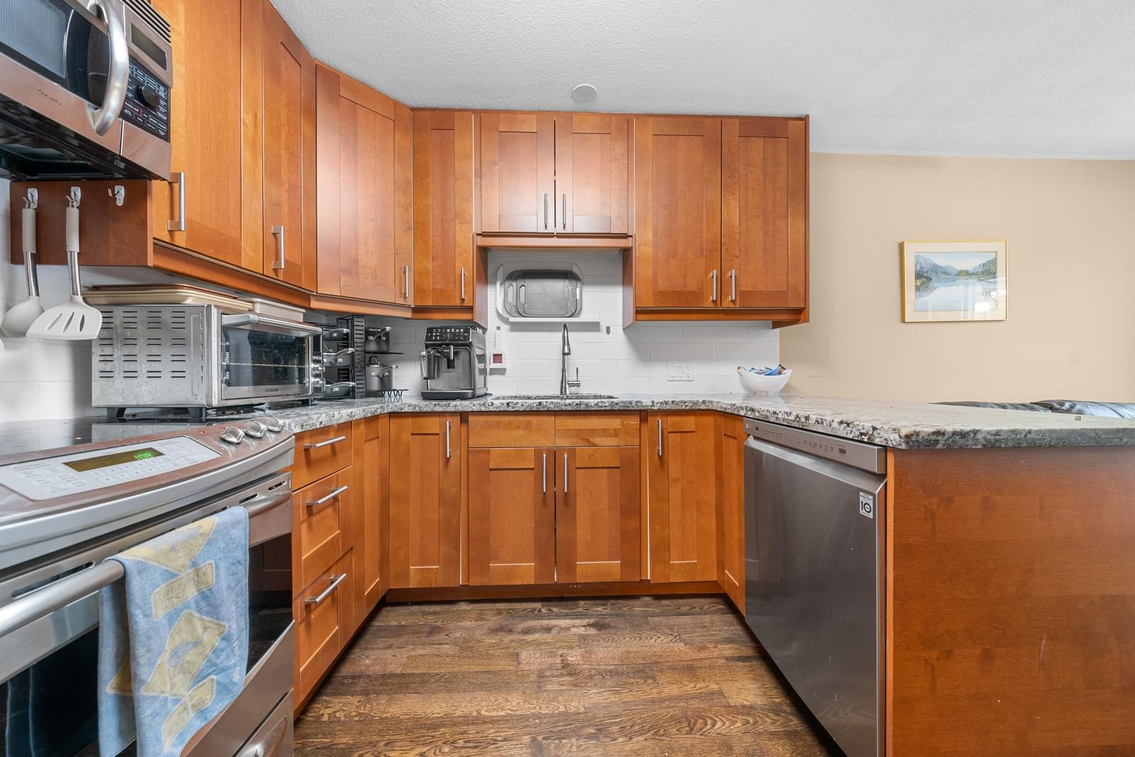 Listing Image 8