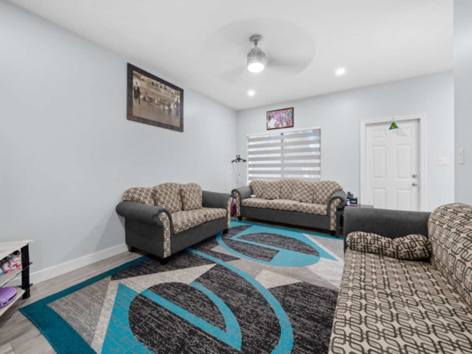 Listing Image 12