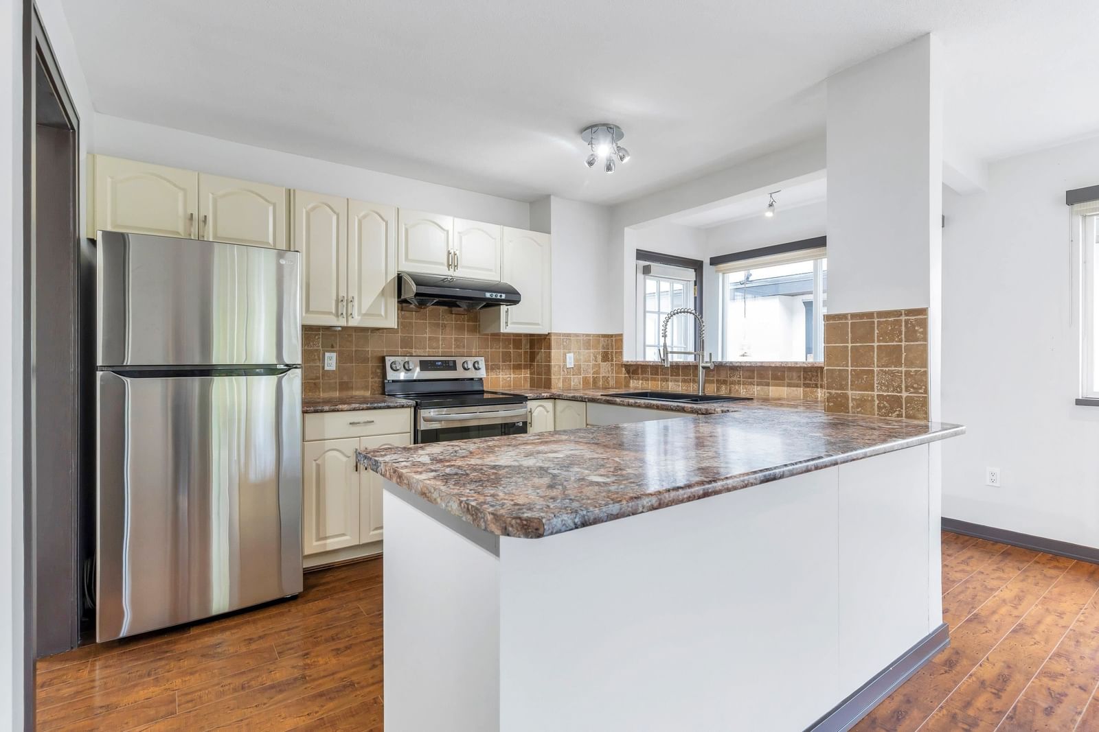 Listing Image 13