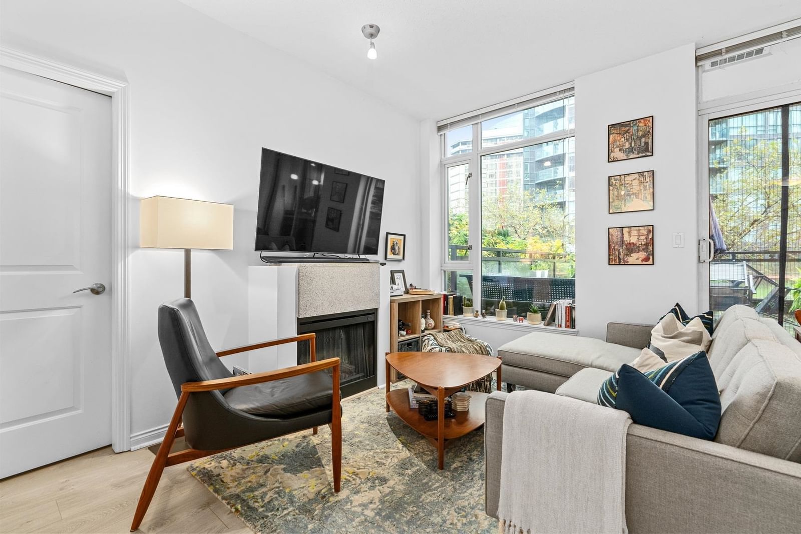Listing Image 12