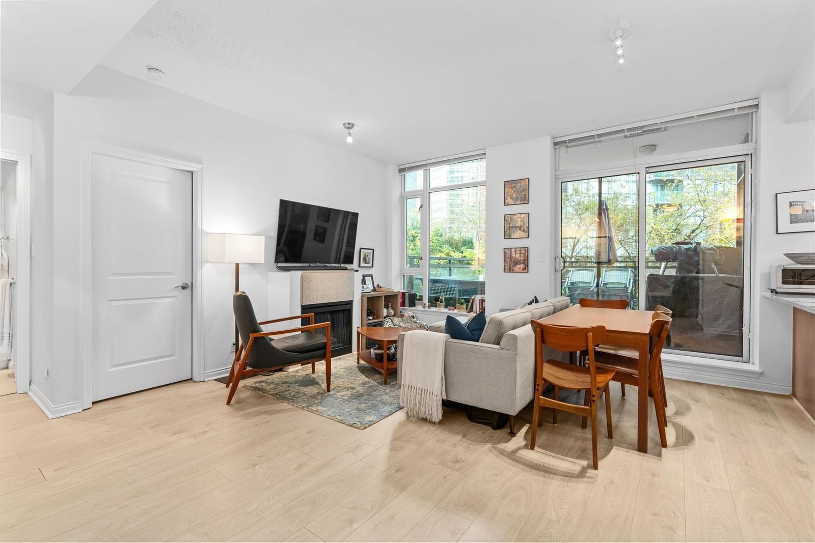 Listing Image 8