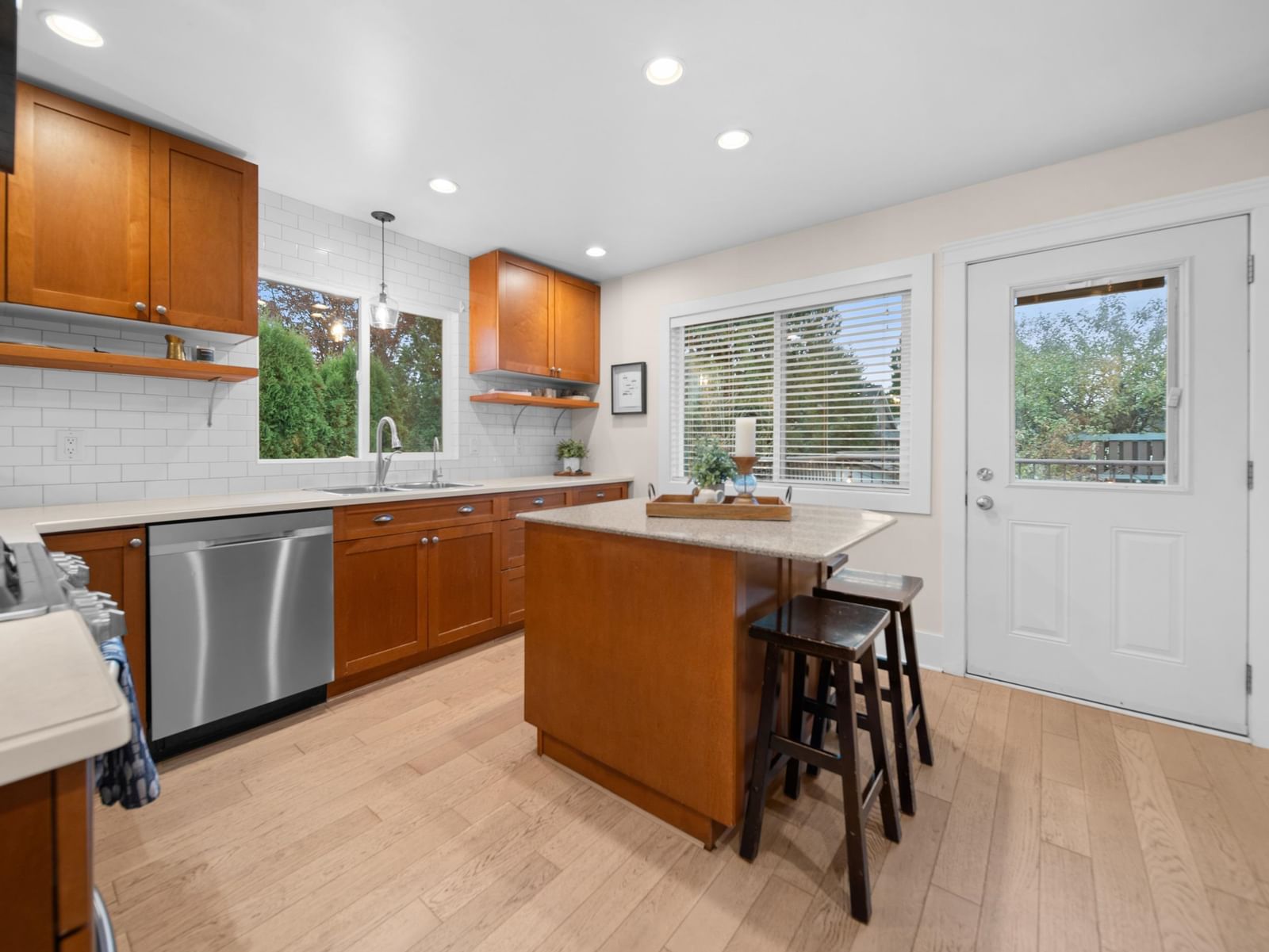 Listing Image 11