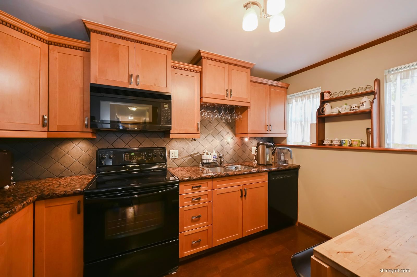 Listing Image 5