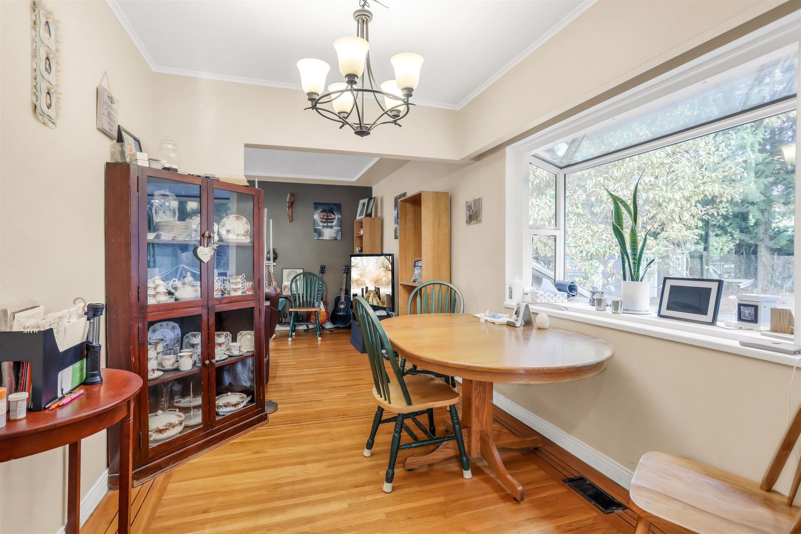 Listing Image 10