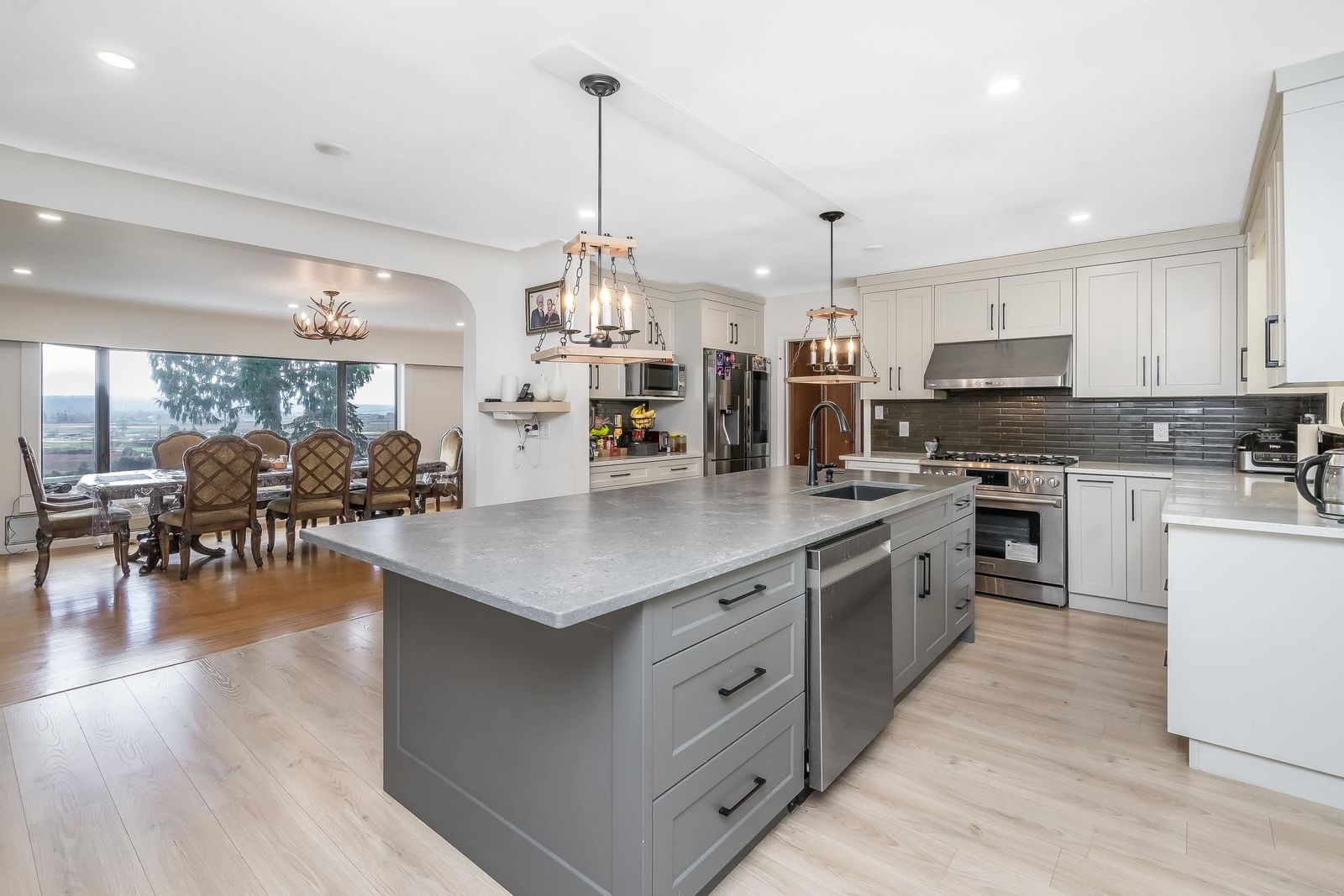 Listing Image 15