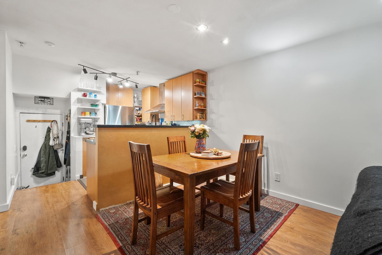 Listing Image 9