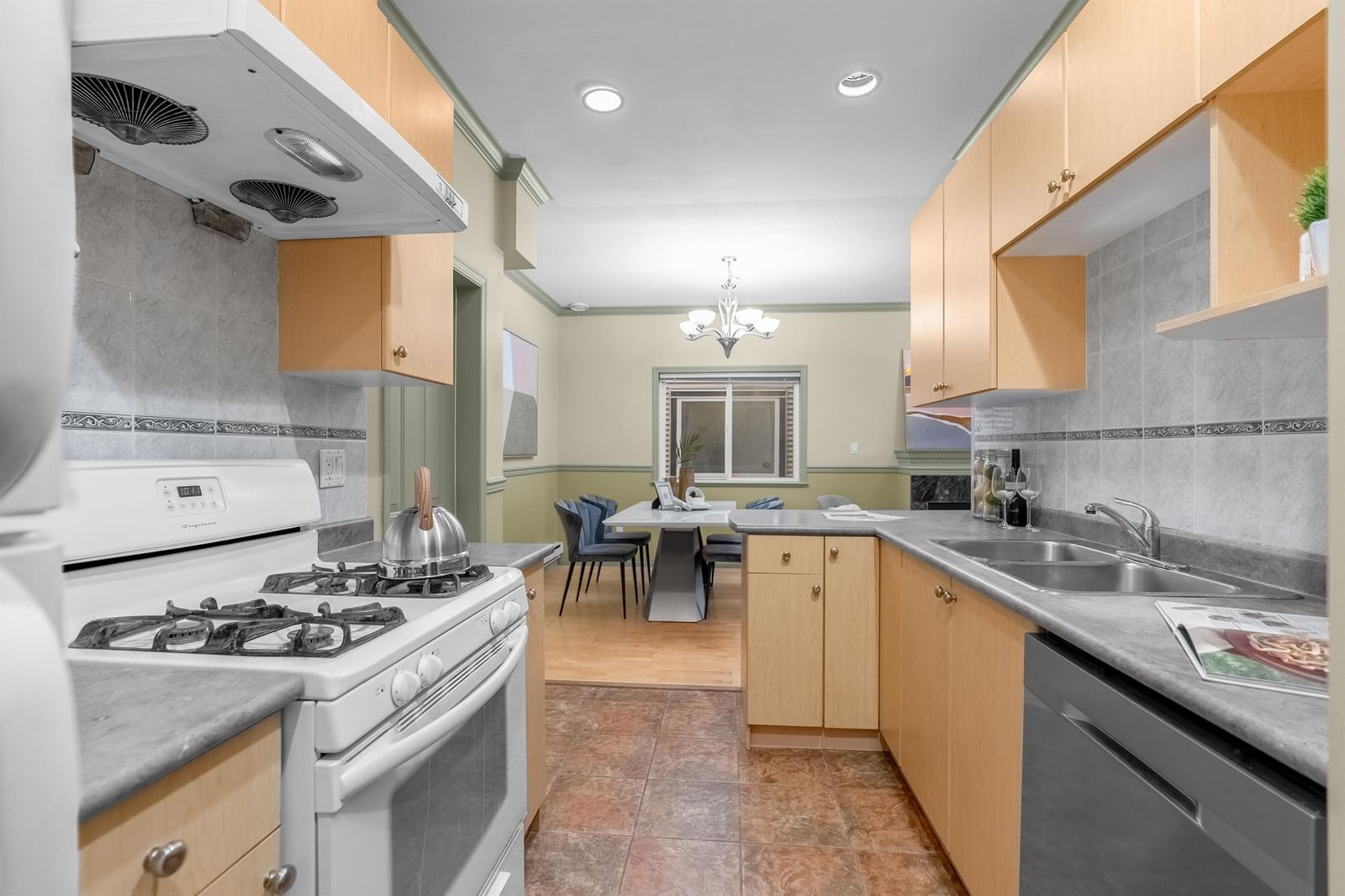 Listing Image 8